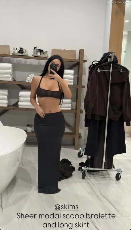 Kim Kardashian photo 20 of 4170