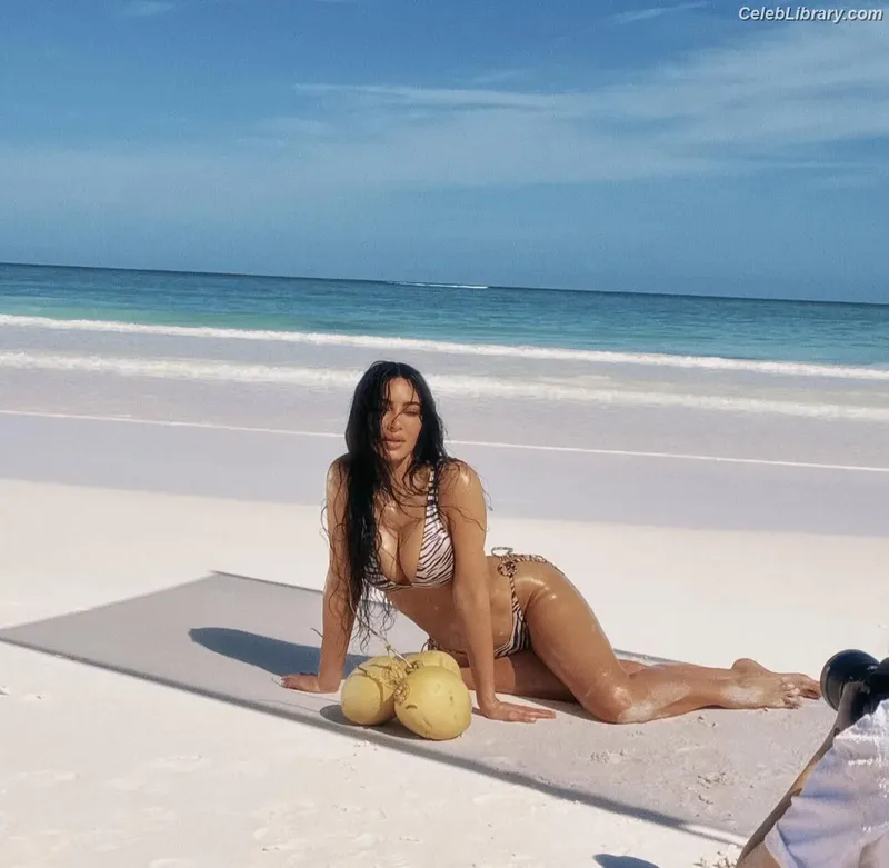 Kim Kardashian photo 23 of 4170