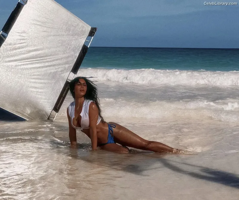 Kim Kardashian photo 4 of 4170