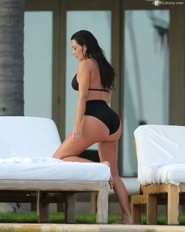 Kim Kardashian photo 22 of 4170