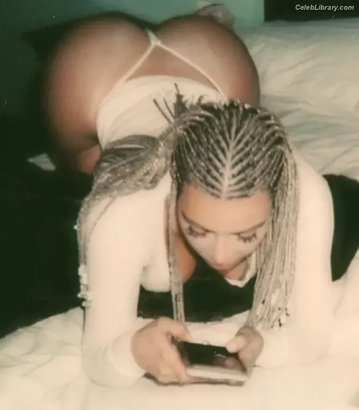 Kim Kardashian photo 8 of 4170