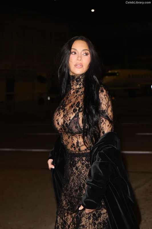 Kim Kardashian photo 12 of 4170