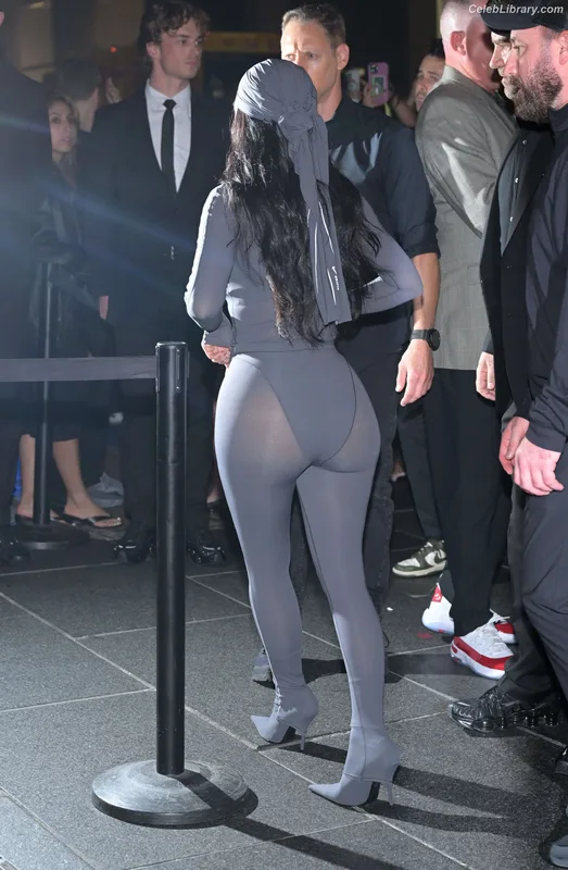 Kim Kardashian photo 16 of 4170