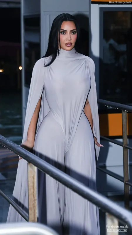 Kim Kardashian photo 17 of 4170