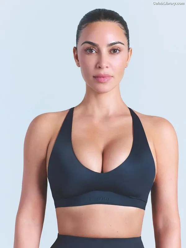 Kim Kardashian photo 21 of 4170