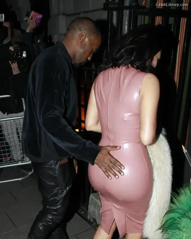 Kim Kardashian photo 24 of 4170