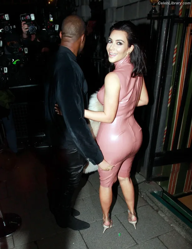 Kim Kardashian photo 8 of 4170
