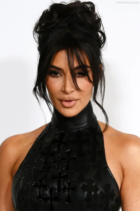 Kim Kardashian photo 11 of 4170