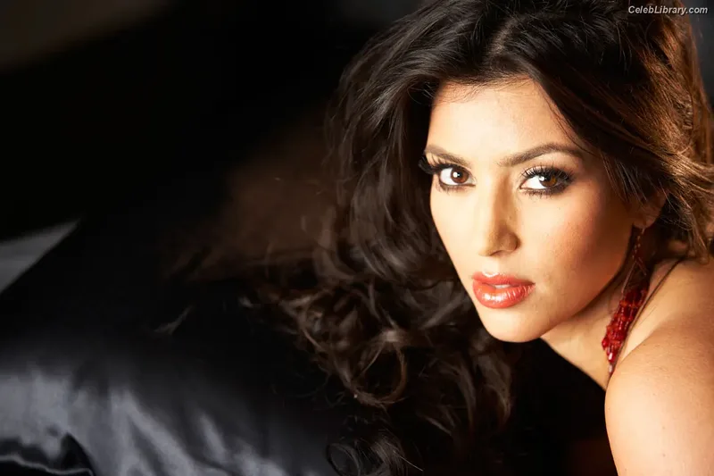 Kim Kardashian photo 17 of 4170