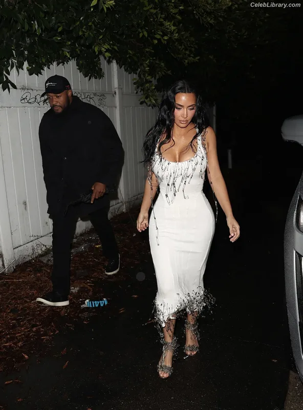 Kim Kardashian photo 20 of 4170