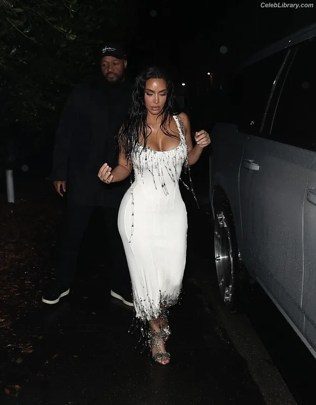Kim Kardashian photo 23 of 4170