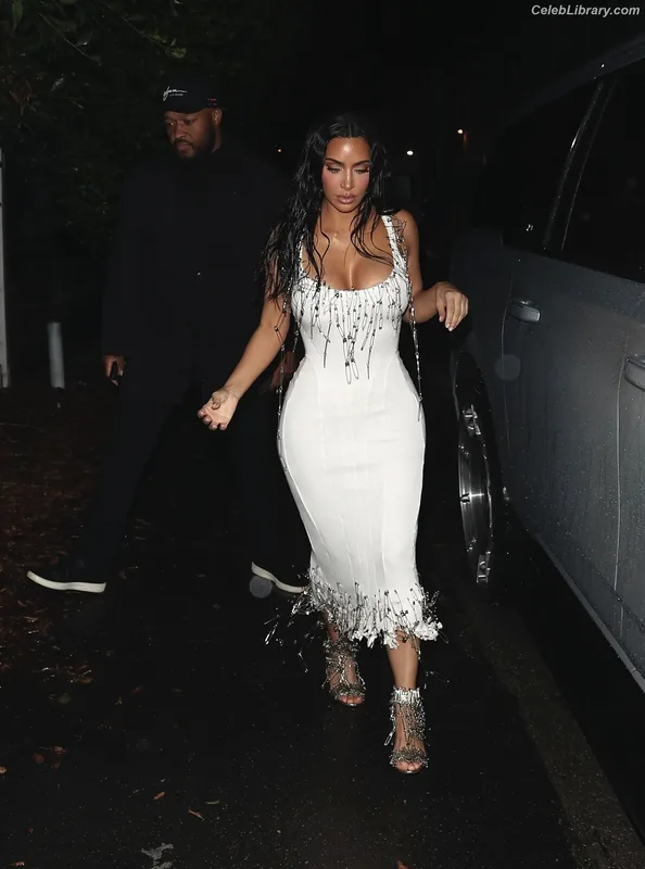 Kim Kardashian photo 24 of 4170