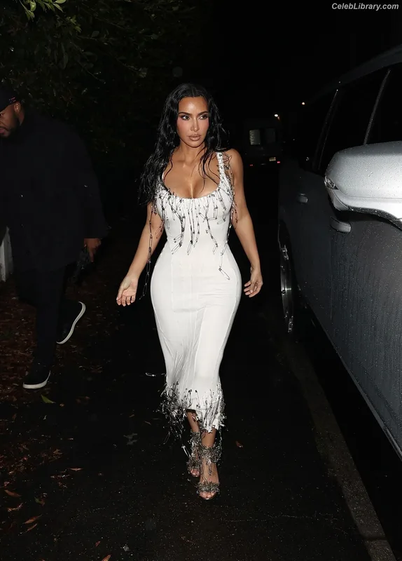 Kim Kardashian photo 2 of 4170