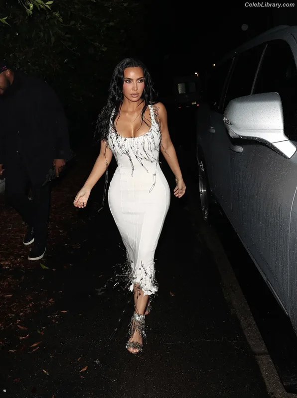 Kim Kardashian photo 3 of 4170