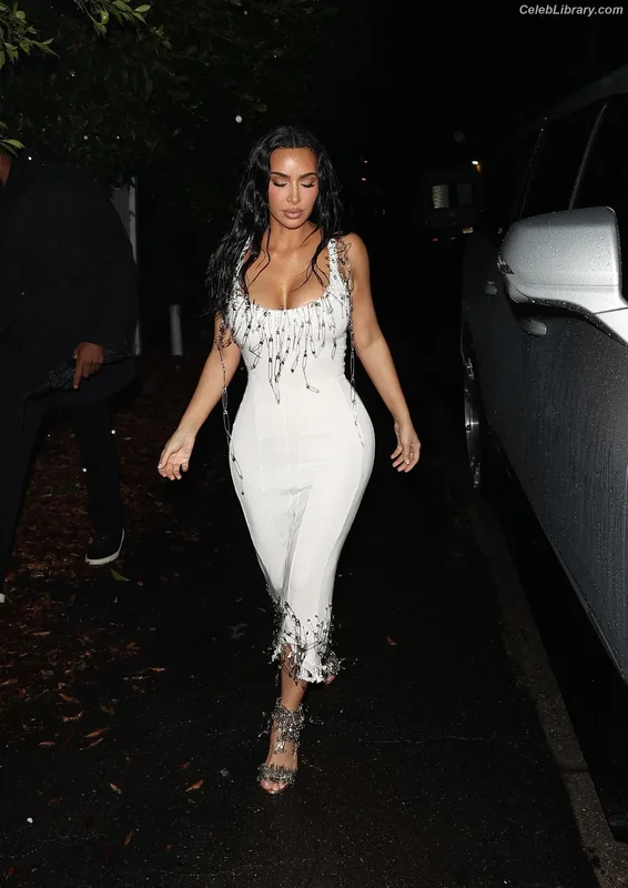 Kim Kardashian photo 4 of 4170