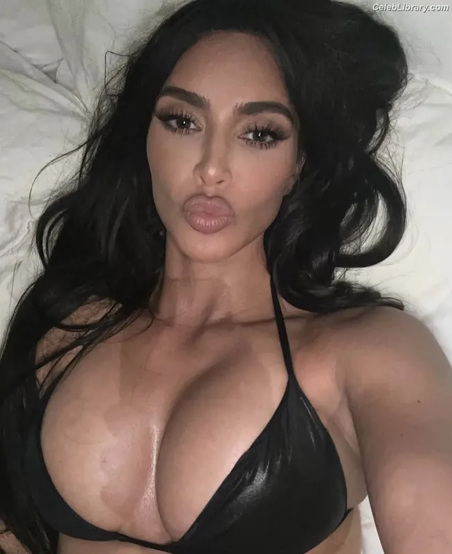 Kim Kardashian photo 22 of 4170