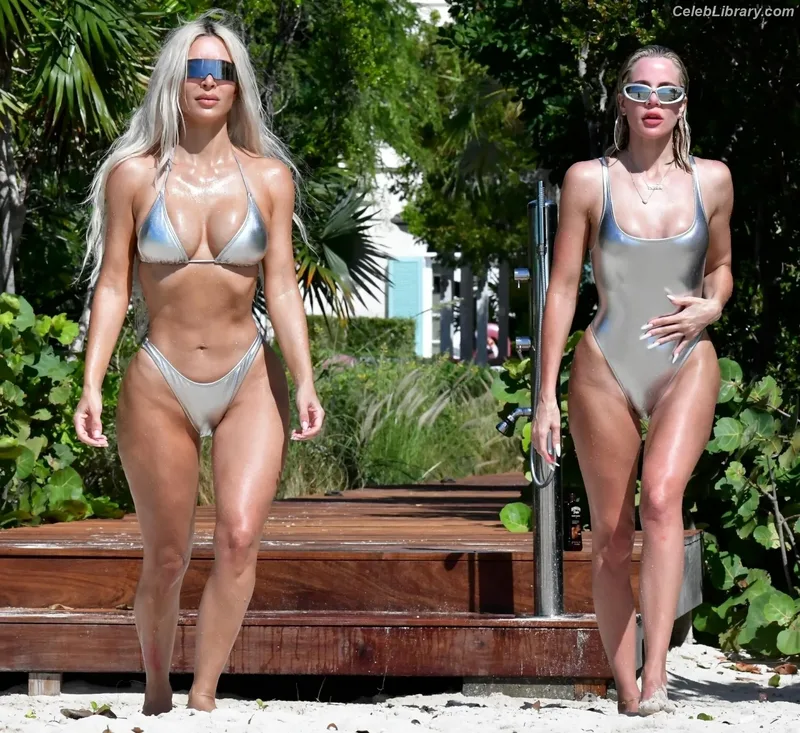 Kim Kardashian photo 17 of 4170