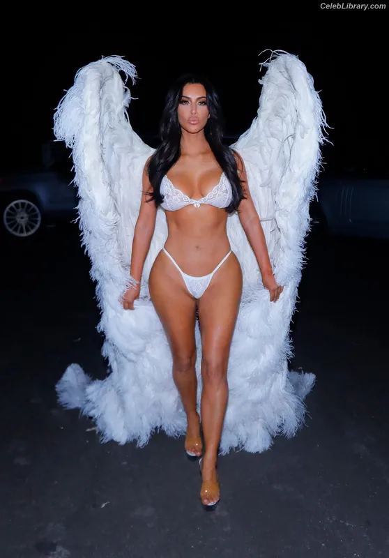 Kim Kardashian photo 11 of 4170
