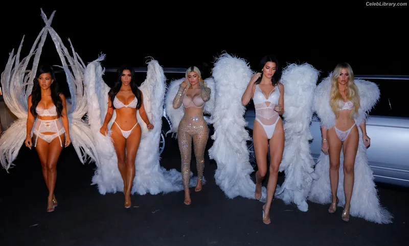 Kim Kardashian photo 18 of 4170