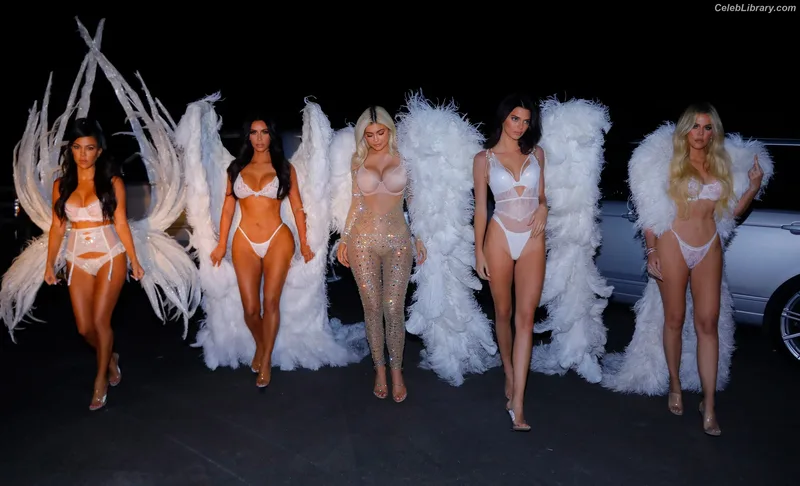 Kim Kardashian photo 19 of 4170