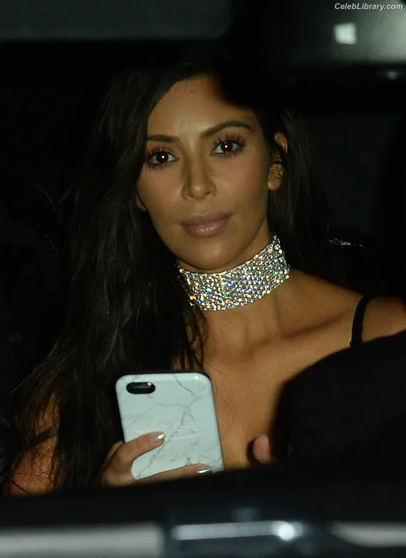 Kim Kardashian photo 13 of 4170