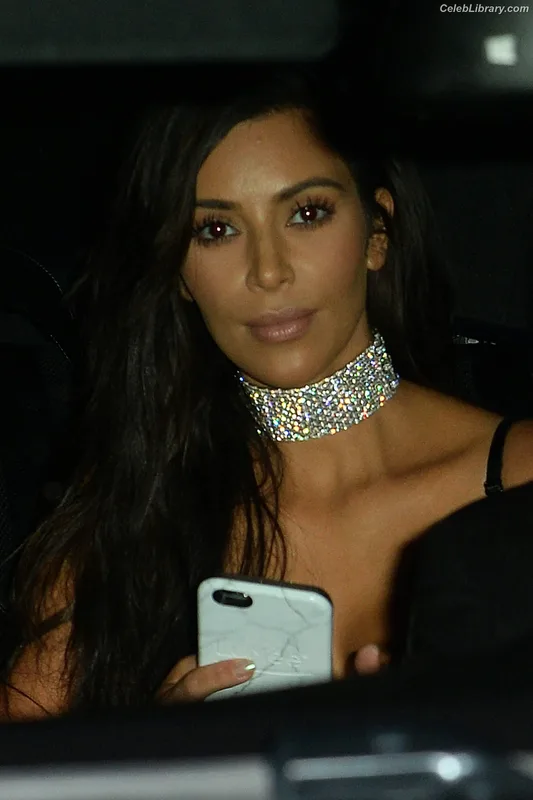 Kim Kardashian photo 14 of 4170