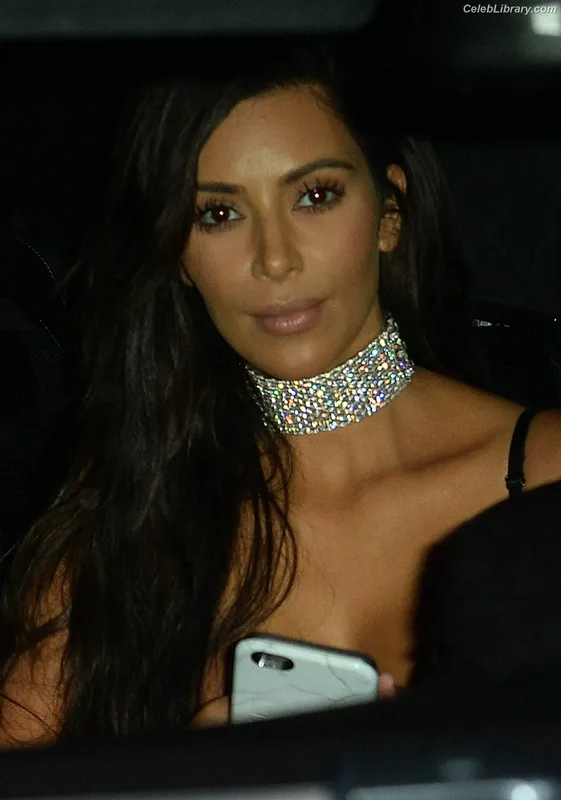 Kim Kardashian photo 15 of 4170