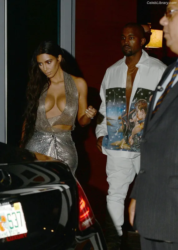 Kim Kardashian photo 10 of 4170