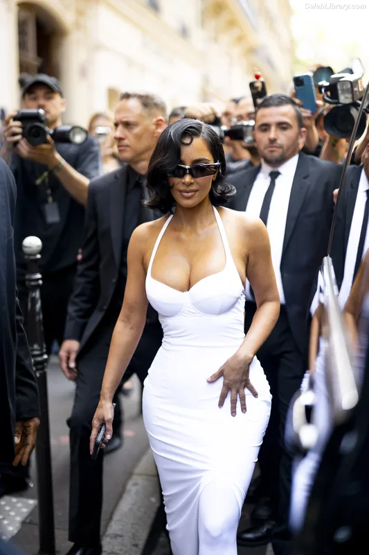 Kim Kardashian photo 15 of 4170