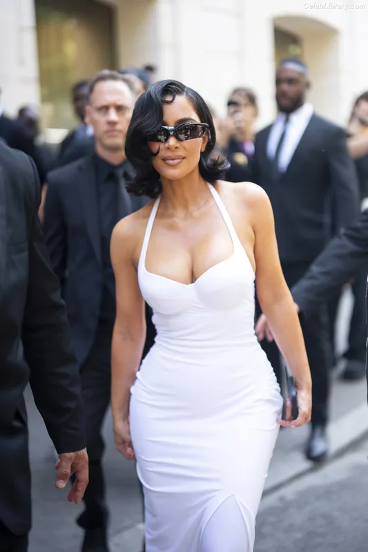 Kim Kardashian photo 19 of 4170