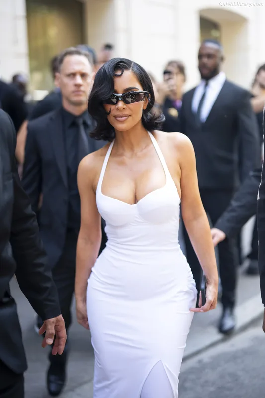 Kim Kardashian photo 20 of 4170