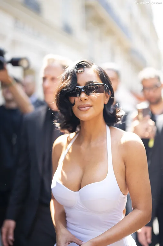 Kim Kardashian photo 2 of 4170