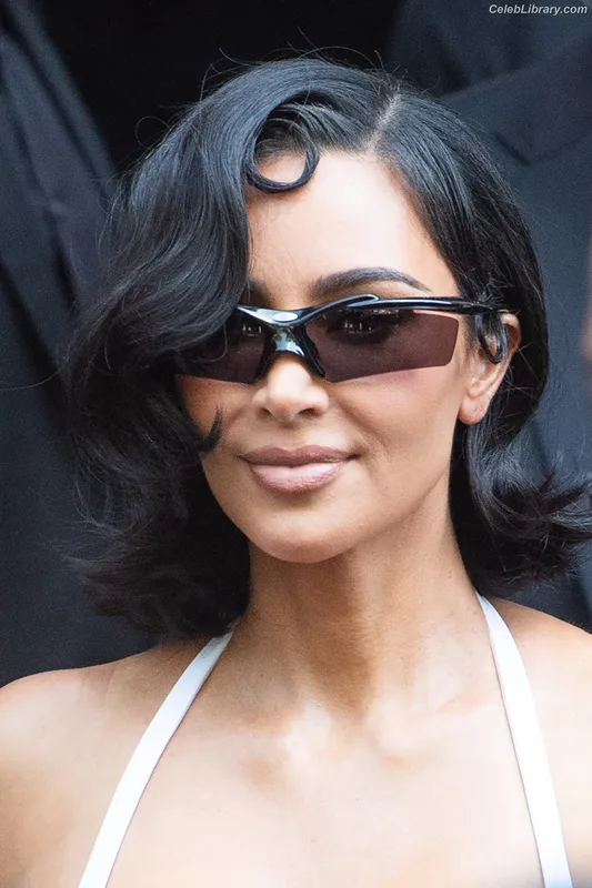 Kim Kardashian photo 14 of 4170
