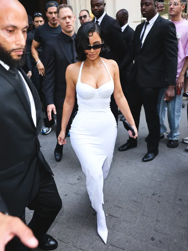 Kim Kardashian photo 18 of 4170