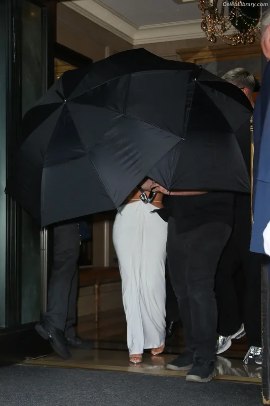 Kim Kardashian photo 23 of 4170
