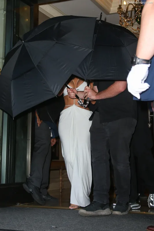 Kim Kardashian photo 1 of 4170