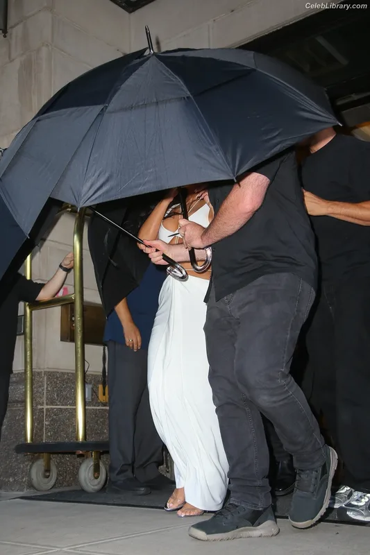 Kim Kardashian photo 11 of 4170