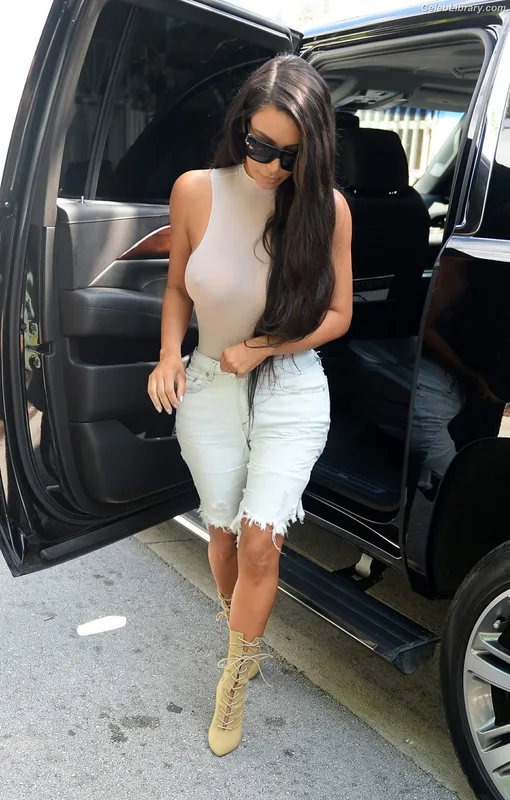 Kim Kardashian photo 2 of 4170