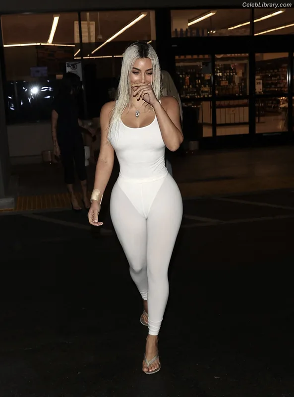 Kim Kardashian photo 11 of 4170