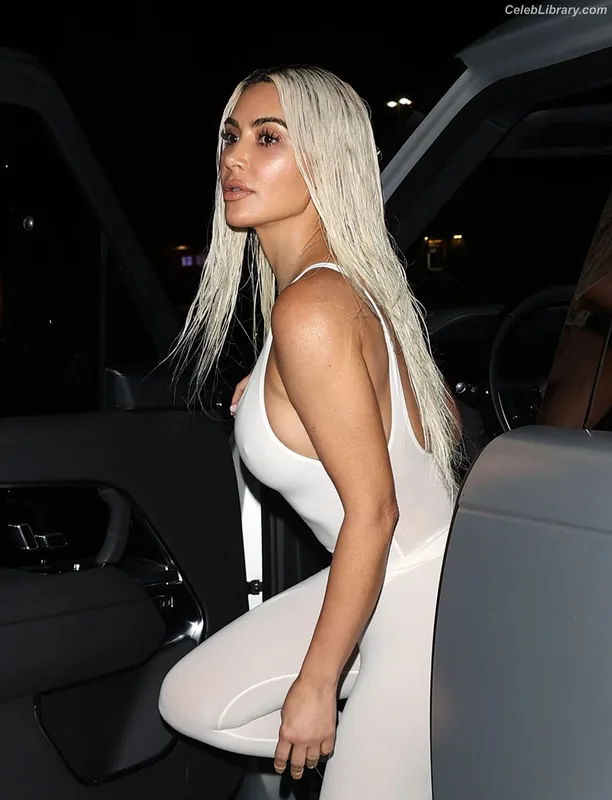 Kim Kardashian photo 14 of 4170