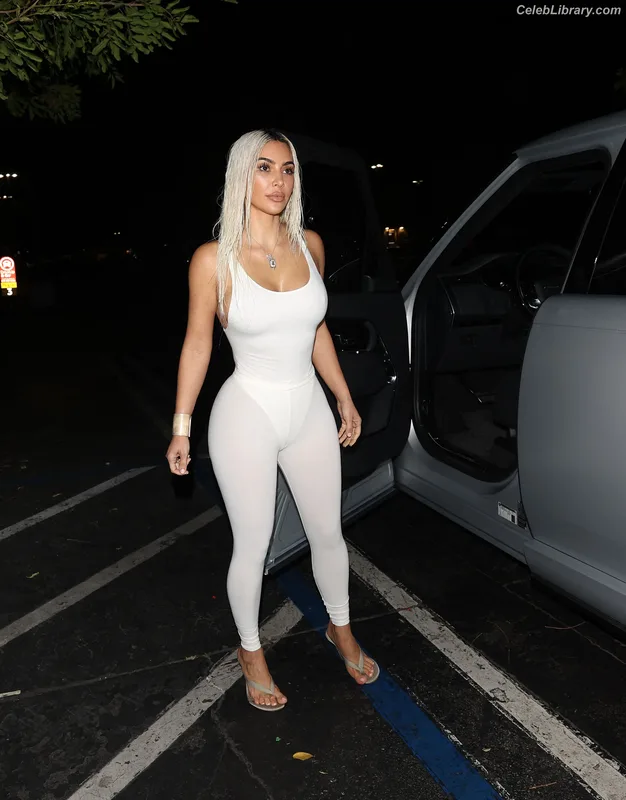 Kim Kardashian photo 15 of 4170