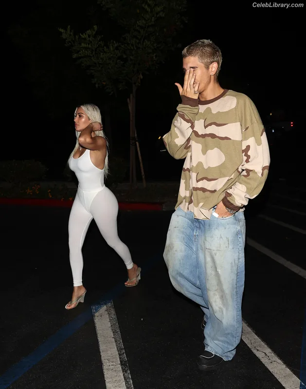 Kim Kardashian photo 19 of 4170