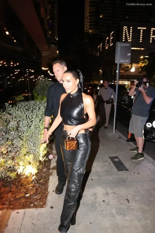 Kim Kardashian photo 18 of 4170