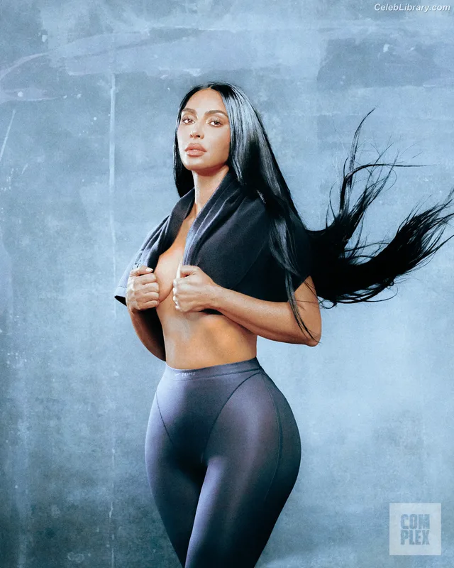 Kim Kardashian photo 4 of 4170