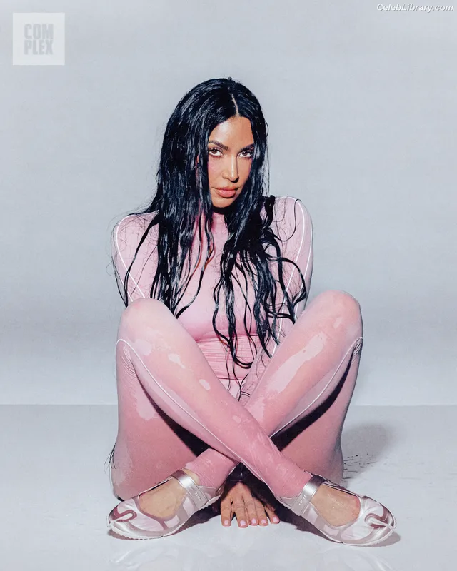Kim Kardashian photo 6 of 4170