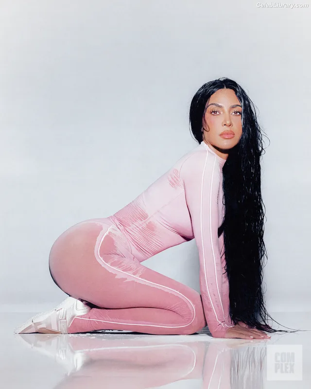 Kim Kardashian photo 7 of 4170