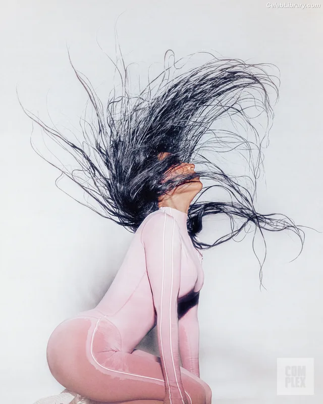 Kim Kardashian photo 8 of 4170
