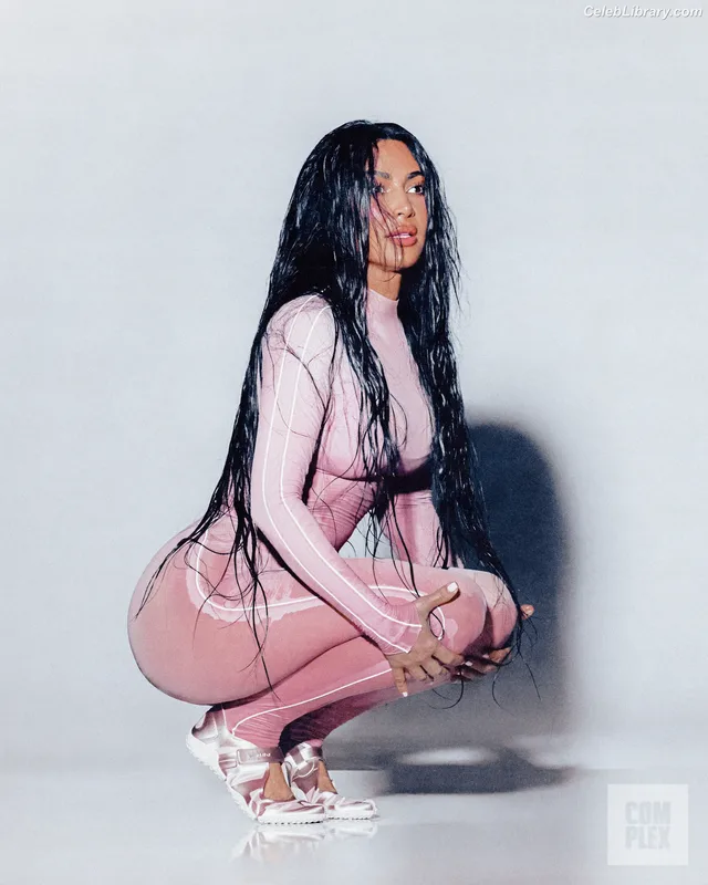 Kim Kardashian photo 9 of 4170
