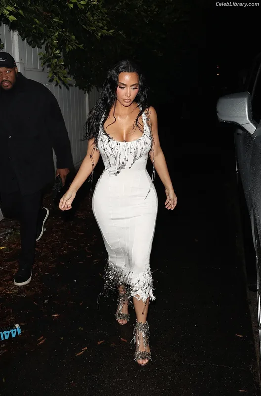 Kim Kardashian photo 11 of 4170