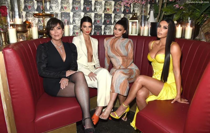 Kim Kardashian photo 12 of 4170